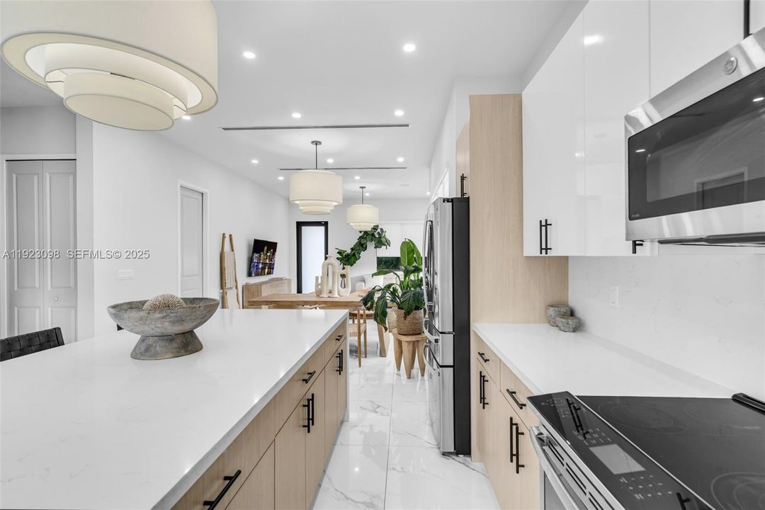 For Sale: $765,000 (4 beds, 2 baths, 1600 Square Feet)