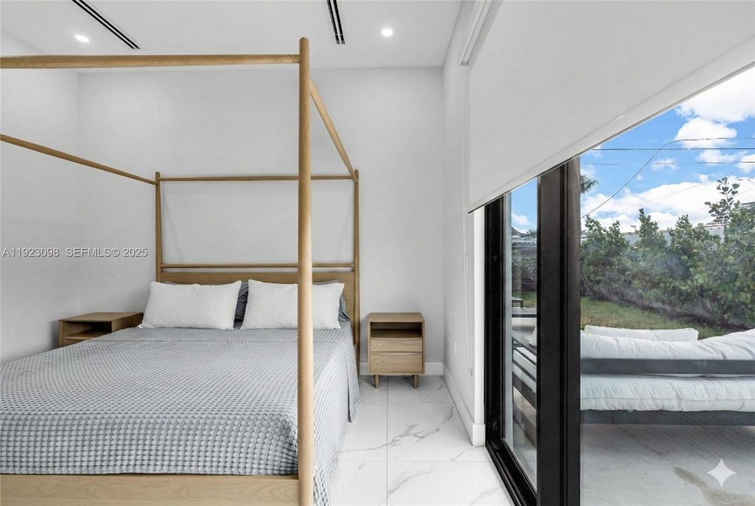 For Sale: $765,000 (4 beds, 2 baths, 1600 Square Feet)