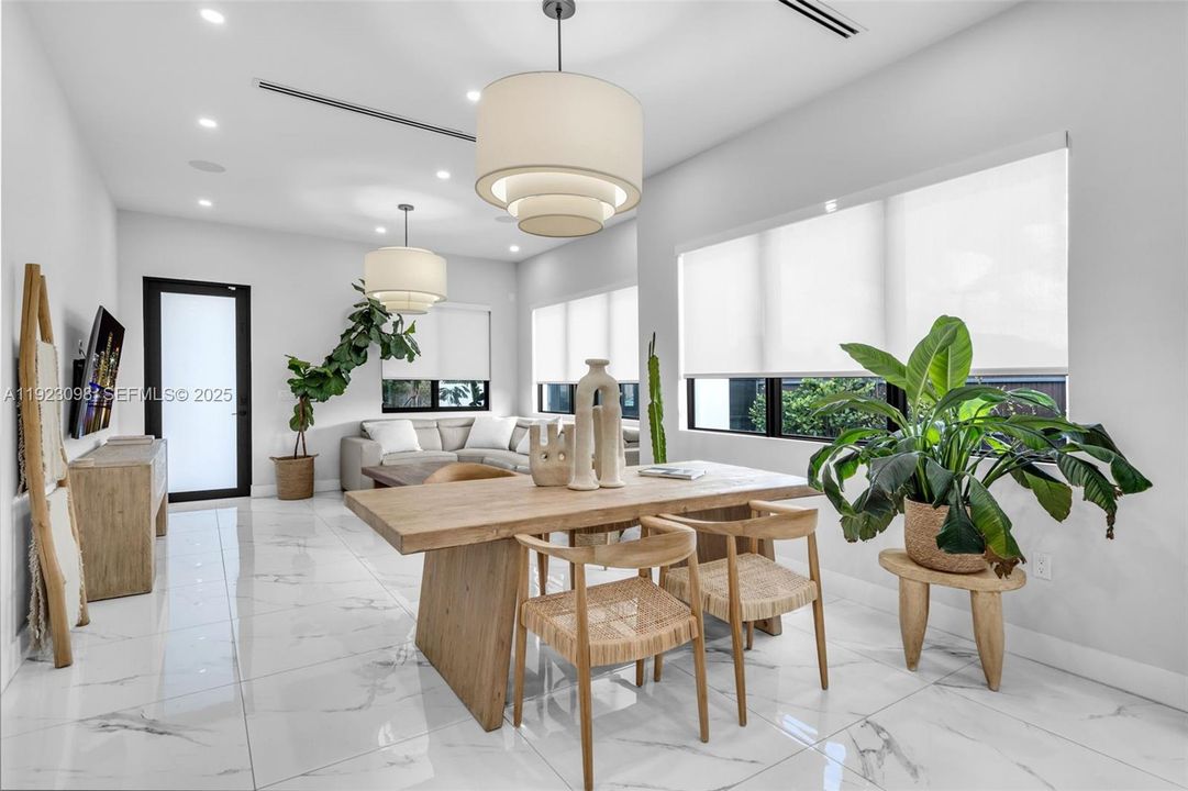 For Sale: $765,000 (4 beds, 2 baths, 1600 Square Feet)