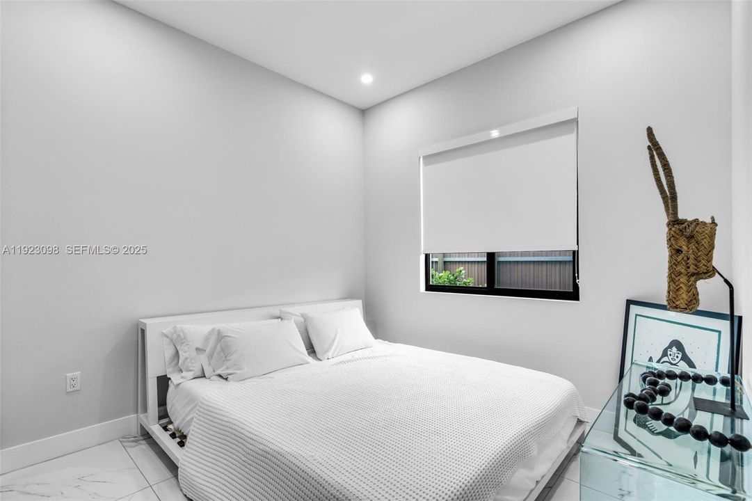 For Sale: $765,000 (4 beds, 2 baths, 1600 Square Feet)