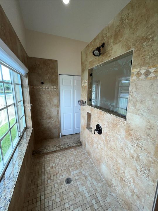 For Rent: $7,300 (5 beds, 3 baths, 2953 Square Feet)