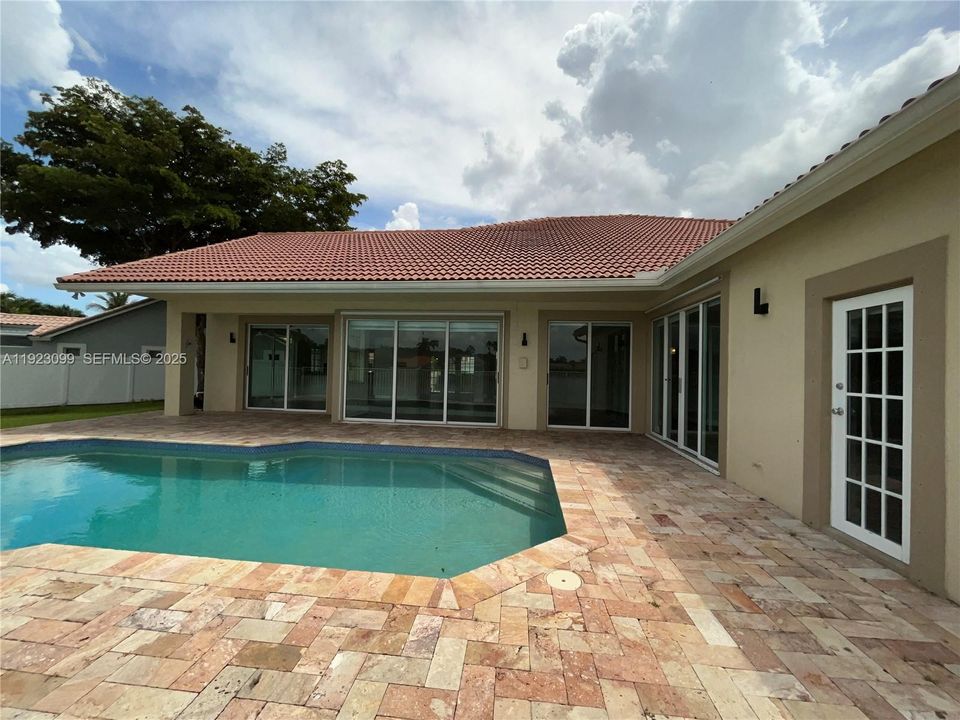 For Rent: $7,300 (5 beds, 3 baths, 2953 Square Feet)