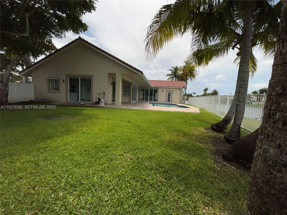 For Rent: $7,300 (5 beds, 3 baths, 2953 Square Feet)