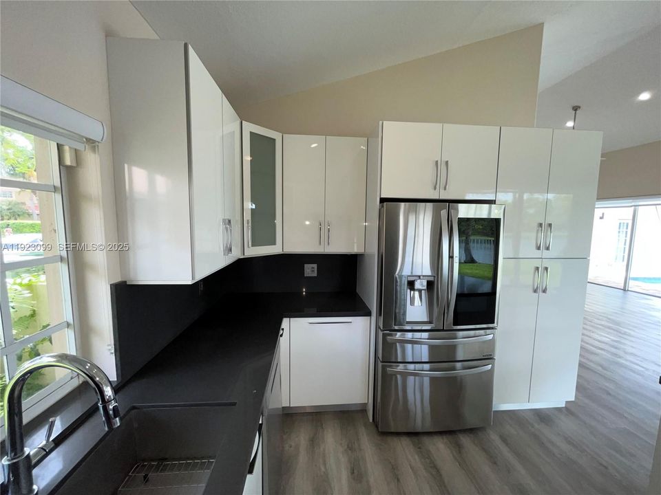 For Rent: $7,300 (5 beds, 3 baths, 2953 Square Feet)