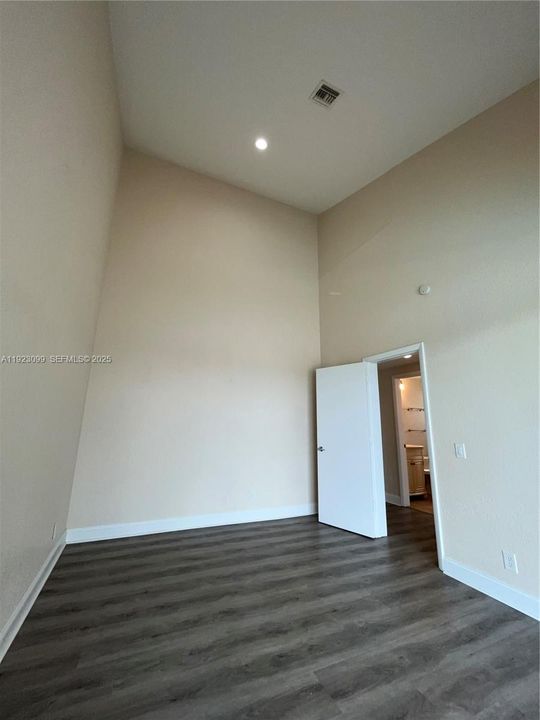 For Rent: $7,300 (5 beds, 3 baths, 2953 Square Feet)