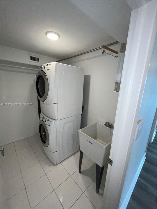 For Rent: $7,300 (5 beds, 3 baths, 2953 Square Feet)