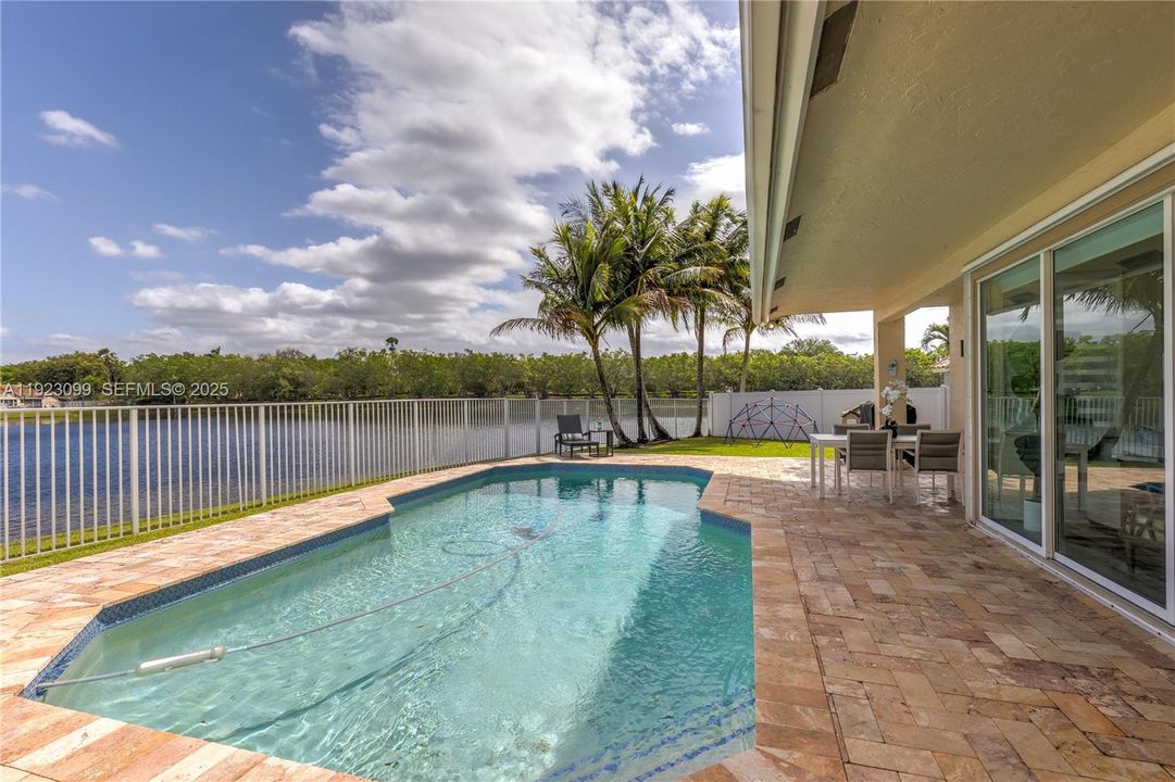 For Rent: $7,300 (5 beds, 3 baths, 2953 Square Feet)