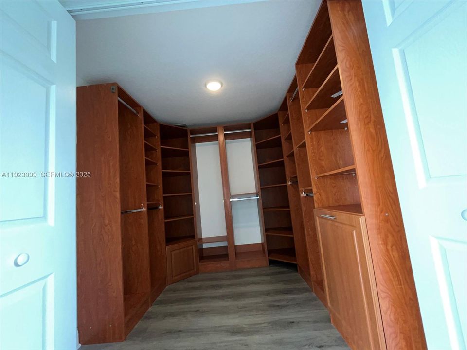 For Rent: $7,300 (5 beds, 3 baths, 2953 Square Feet)