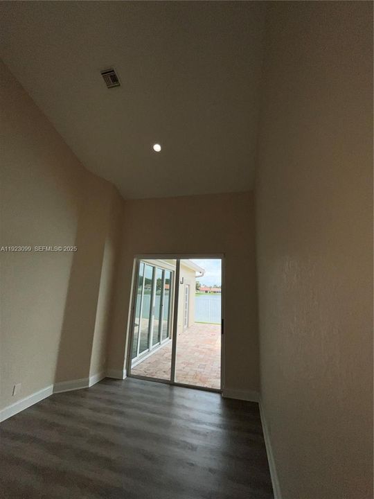 For Rent: $7,300 (5 beds, 3 baths, 2953 Square Feet)