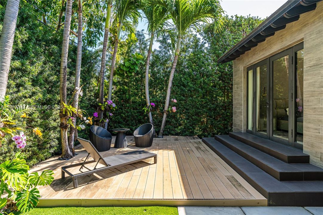 For Rent: $22,000 (3 beds, 3 baths, 2300 Square Feet)