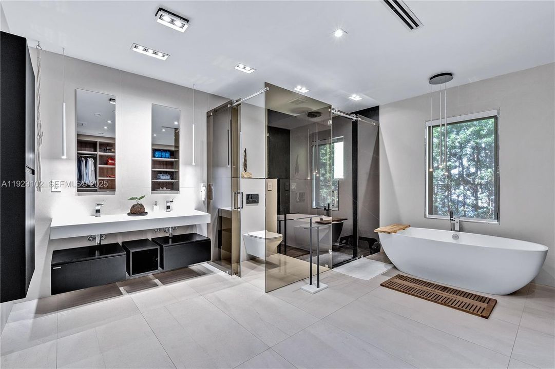 For Rent: $22,000 (3 beds, 3 baths, 2300 Square Feet)