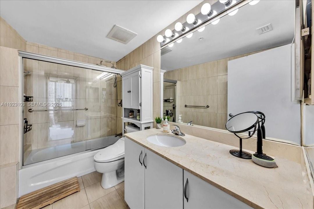 For Sale: $480,000 (2 beds, 2 baths, 1048 Square Feet)