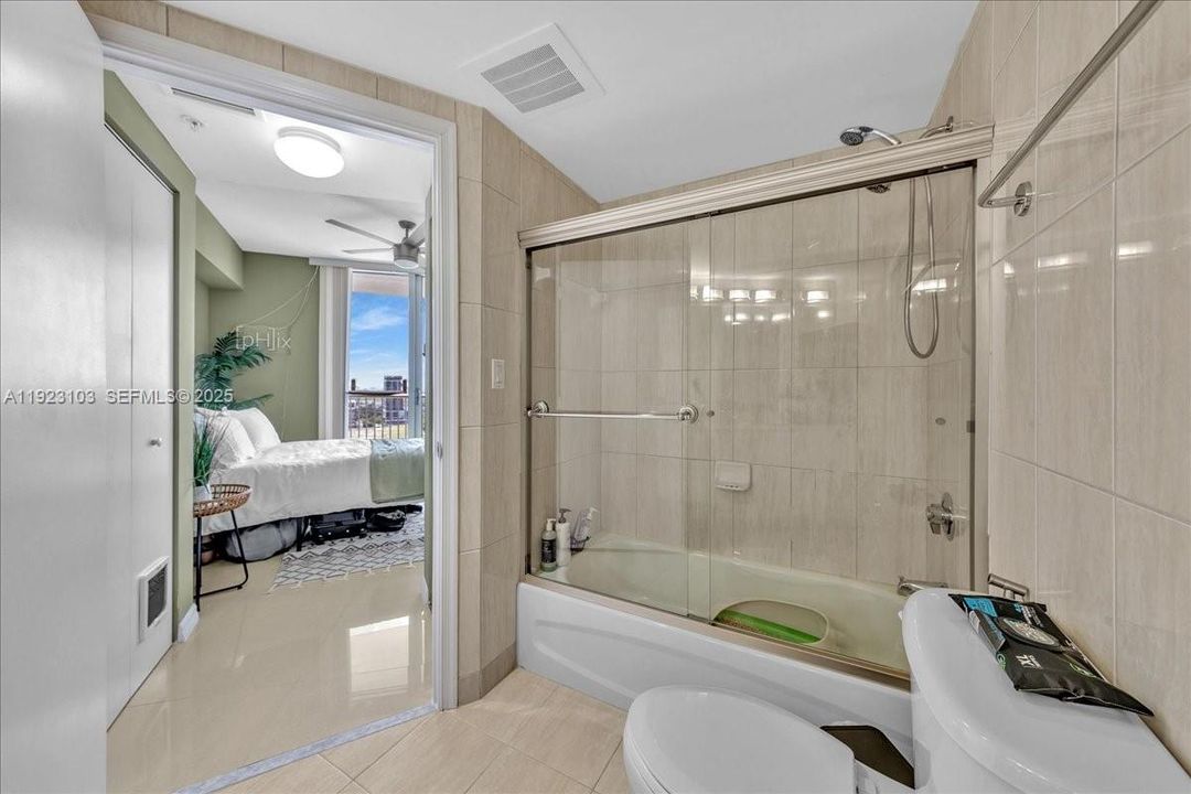 For Sale: $480,000 (2 beds, 2 baths, 1048 Square Feet)