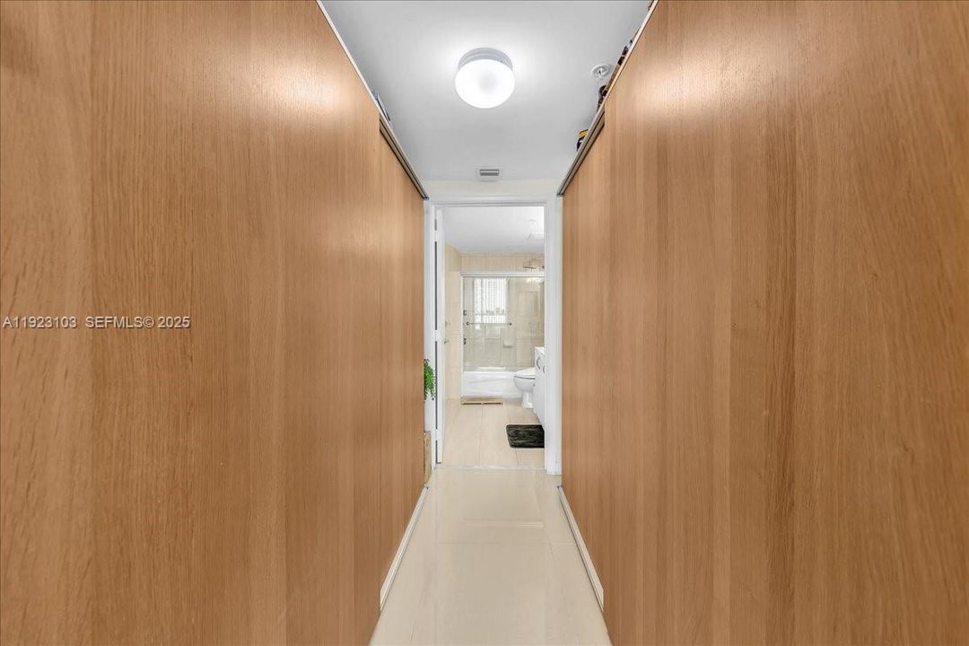 For Sale: $480,000 (2 beds, 2 baths, 1048 Square Feet)