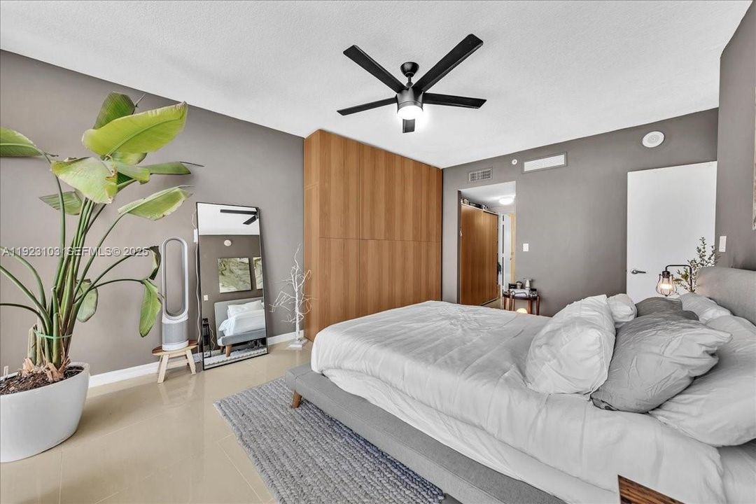 For Sale: $480,000 (2 beds, 2 baths, 1048 Square Feet)