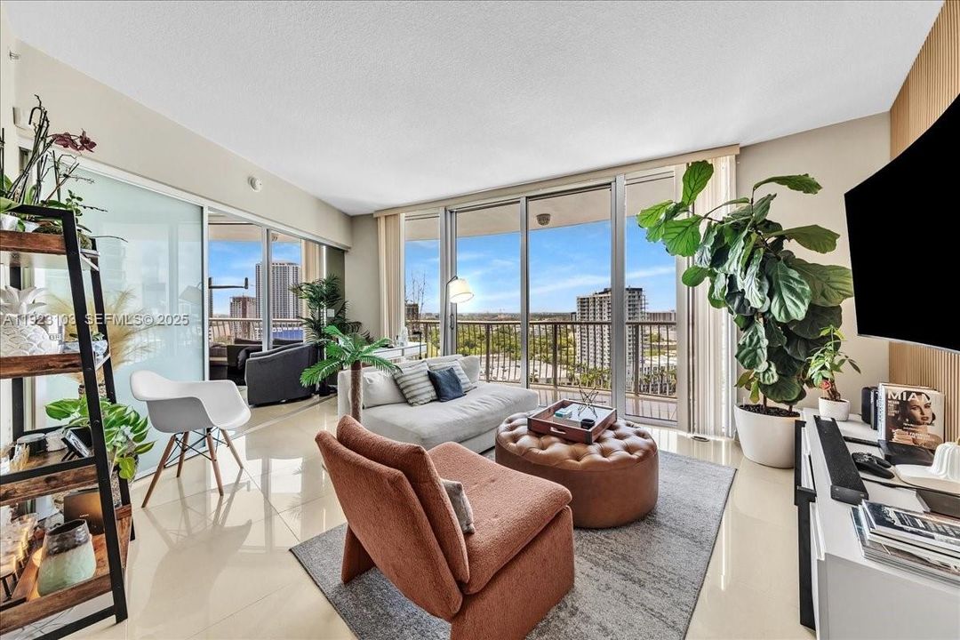 For Sale: $480,000 (2 beds, 2 baths, 1048 Square Feet)