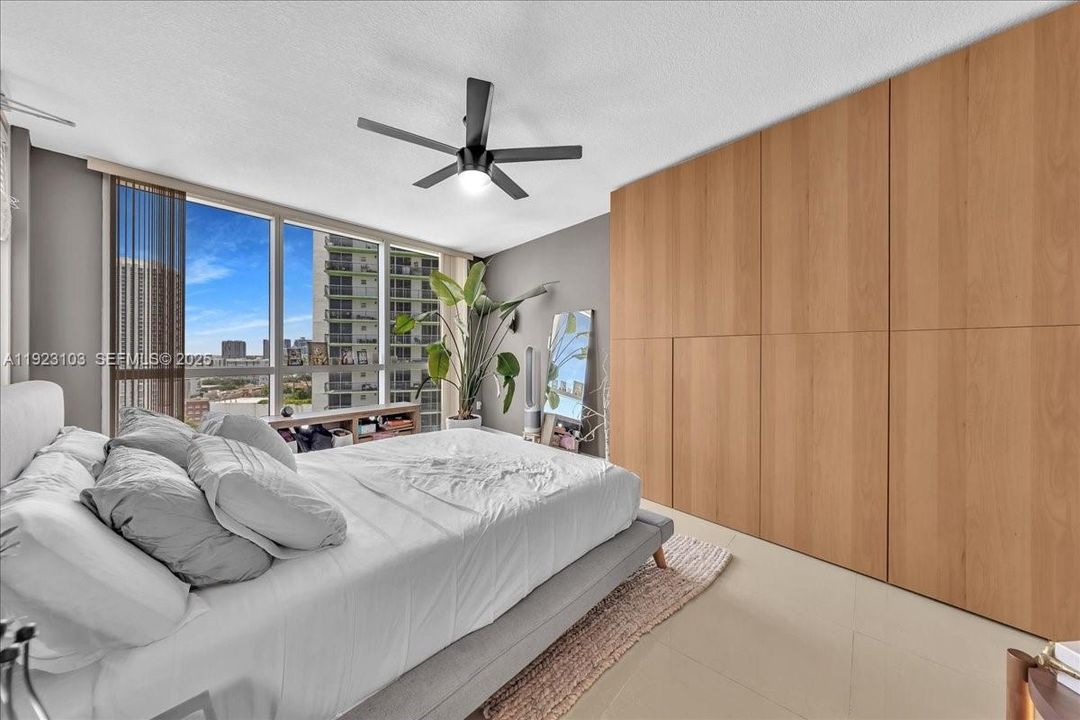 For Sale: $480,000 (2 beds, 2 baths, 1048 Square Feet)