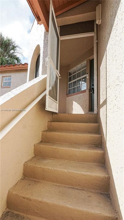 For Rent: $2,300 (2 beds, 2 baths, 945 Square Feet)