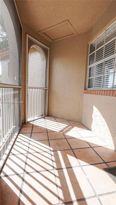 For Rent: $2,300 (2 beds, 2 baths, 945 Square Feet)