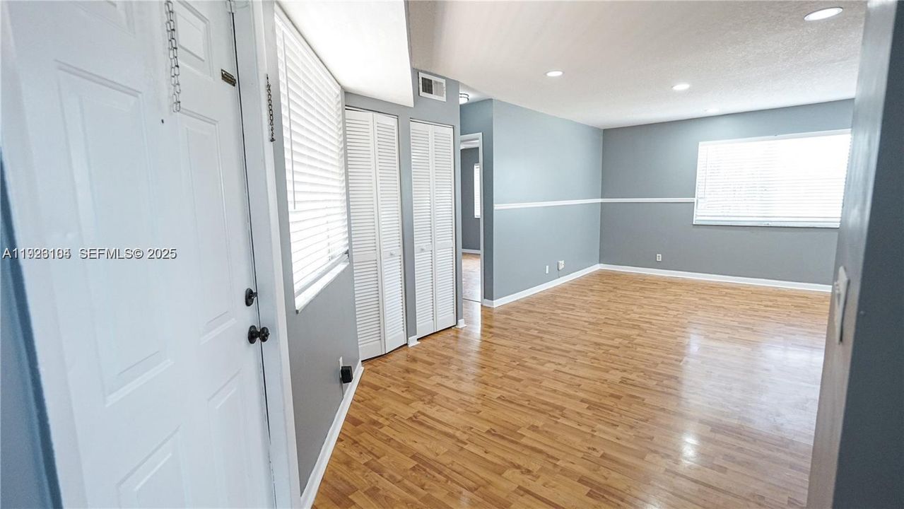 For Rent: $2,300 (2 beds, 2 baths, 945 Square Feet)