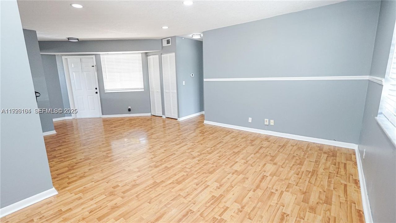 For Rent: $2,300 (2 beds, 2 baths, 945 Square Feet)