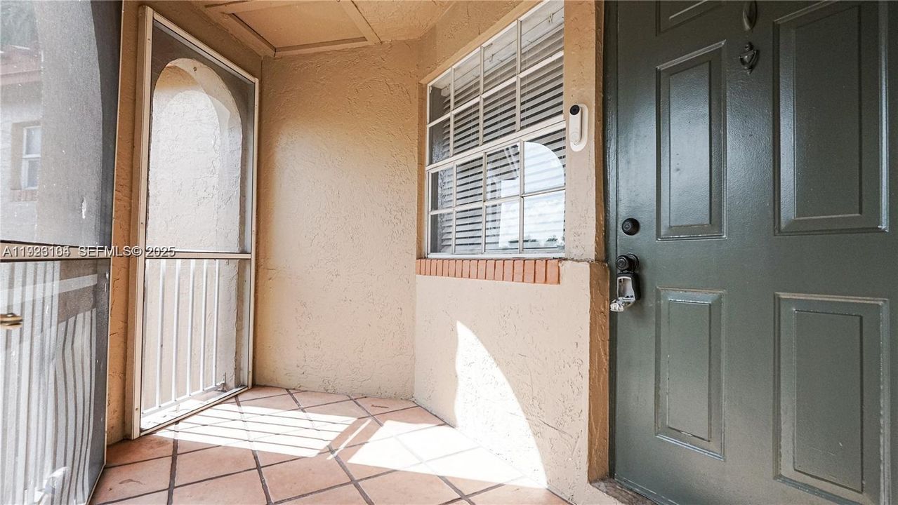 For Rent: $2,300 (2 beds, 2 baths, 945 Square Feet)