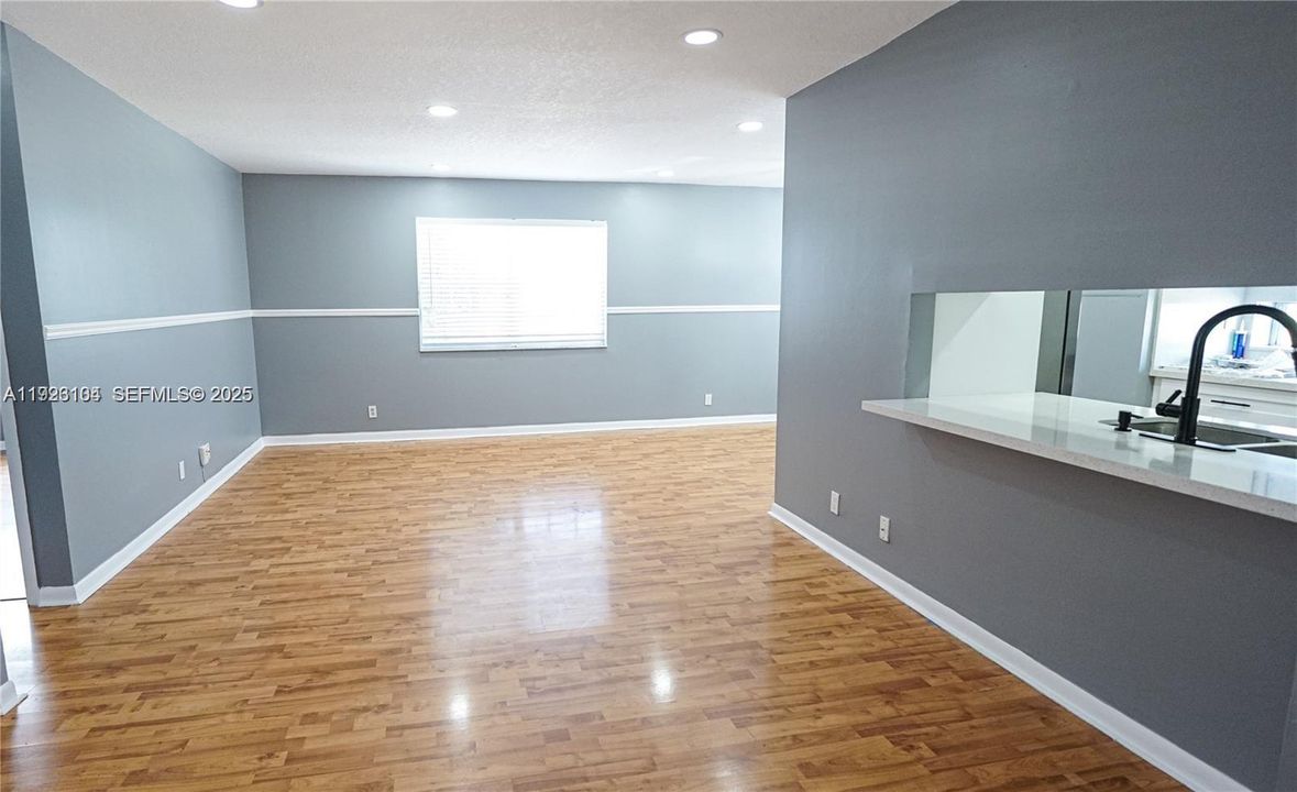 For Rent: $2,300 (2 beds, 2 baths, 945 Square Feet)