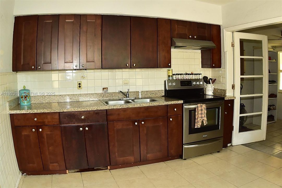 待售: $595,000 (3 贝兹, 2 浴室, 1913 平方英尺)