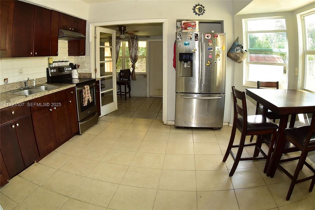 待售: $595,000 (3 贝兹, 2 浴室, 1913 平方英尺)