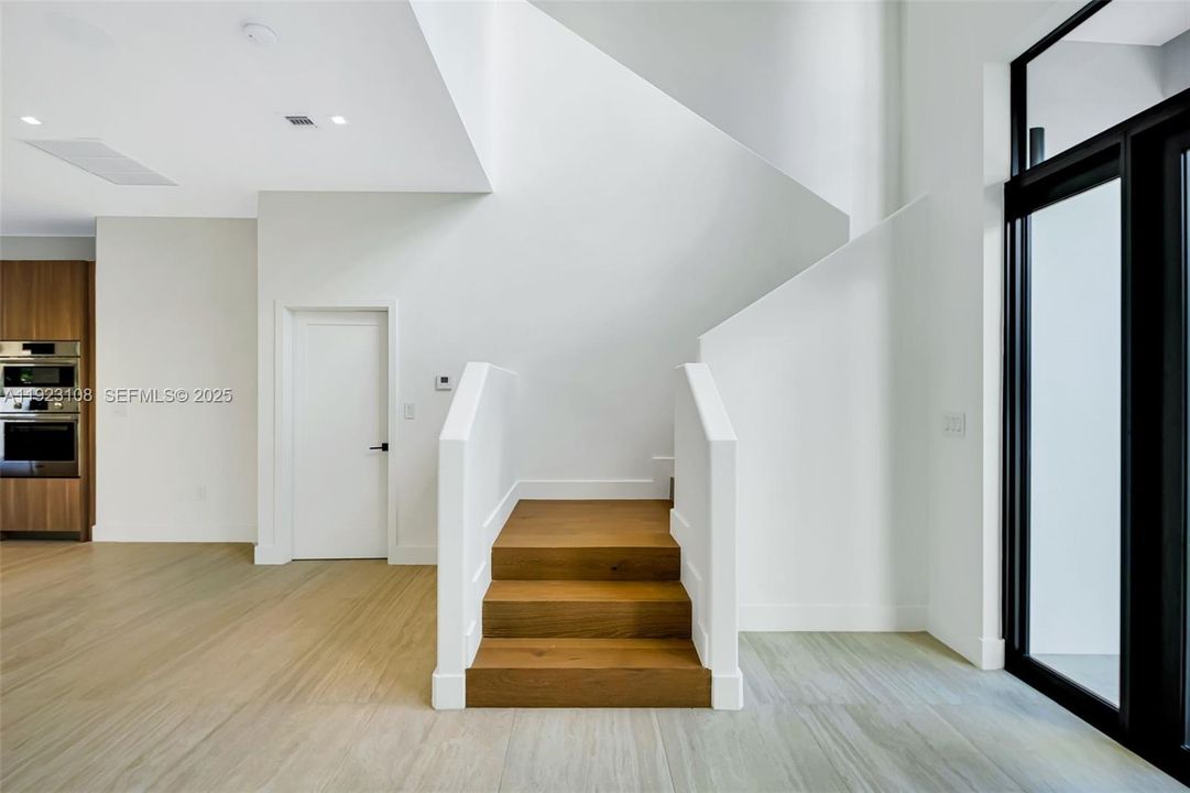 For Sale: $2,199,000 (5 beds, 4 baths, 3013 Square Feet)