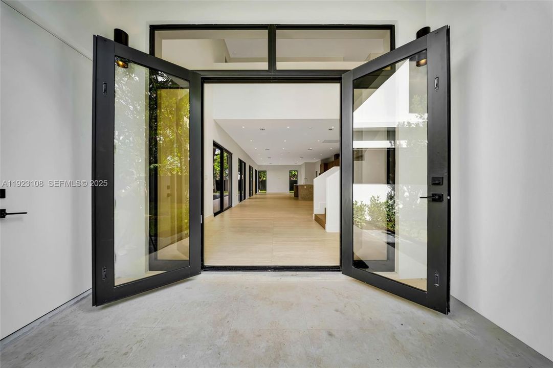 For Sale: $2,199,000 (5 beds, 4 baths, 3013 Square Feet)