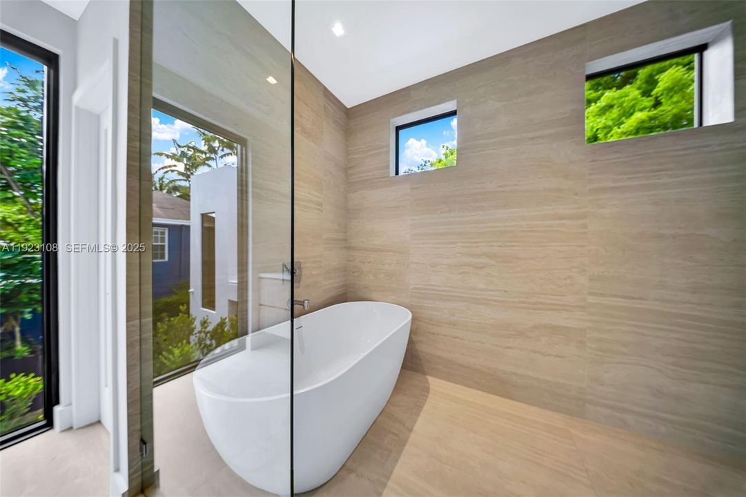 For Sale: $2,199,000 (5 beds, 4 baths, 3013 Square Feet)