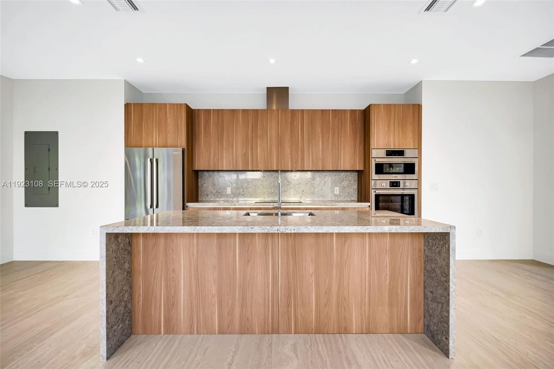 For Sale: $2,199,000 (5 beds, 4 baths, 3013 Square Feet)