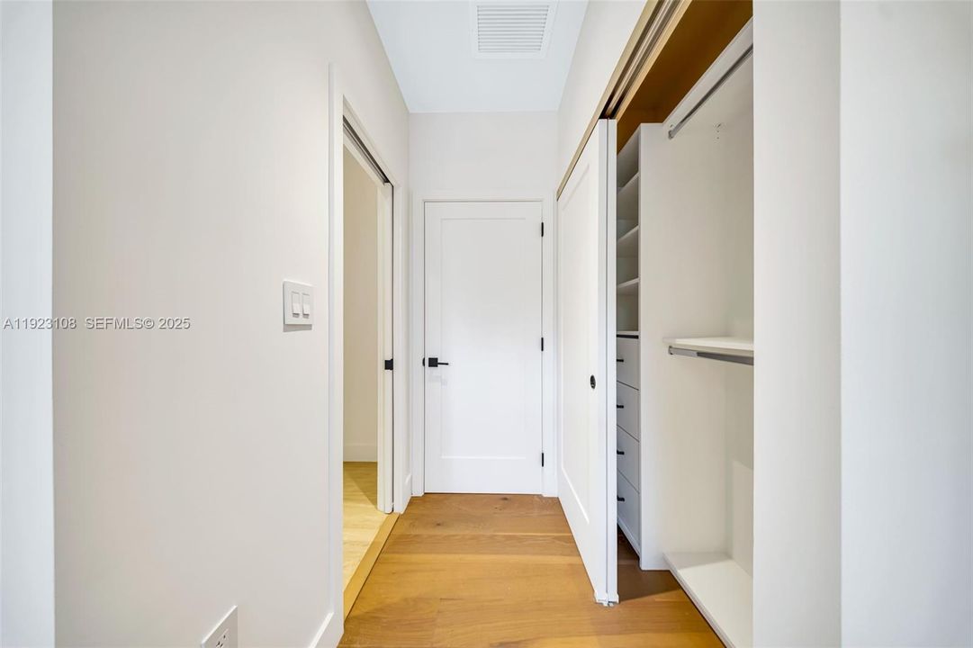 For Sale: $2,199,000 (5 beds, 4 baths, 3013 Square Feet)