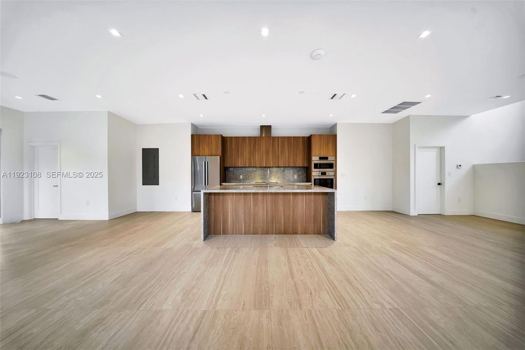 For Sale: $2,199,000 (5 beds, 4 baths, 3013 Square Feet)