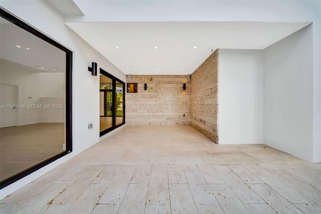 For Sale: $2,199,000 (5 beds, 4 baths, 3013 Square Feet)