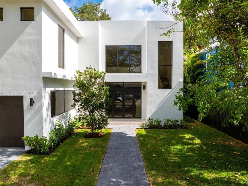 For Sale: $2,199,000 (5 beds, 4 baths, 3013 Square Feet)