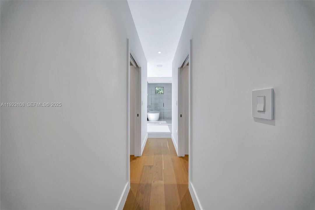 For Sale: $2,199,000 (5 beds, 4 baths, 3013 Square Feet)