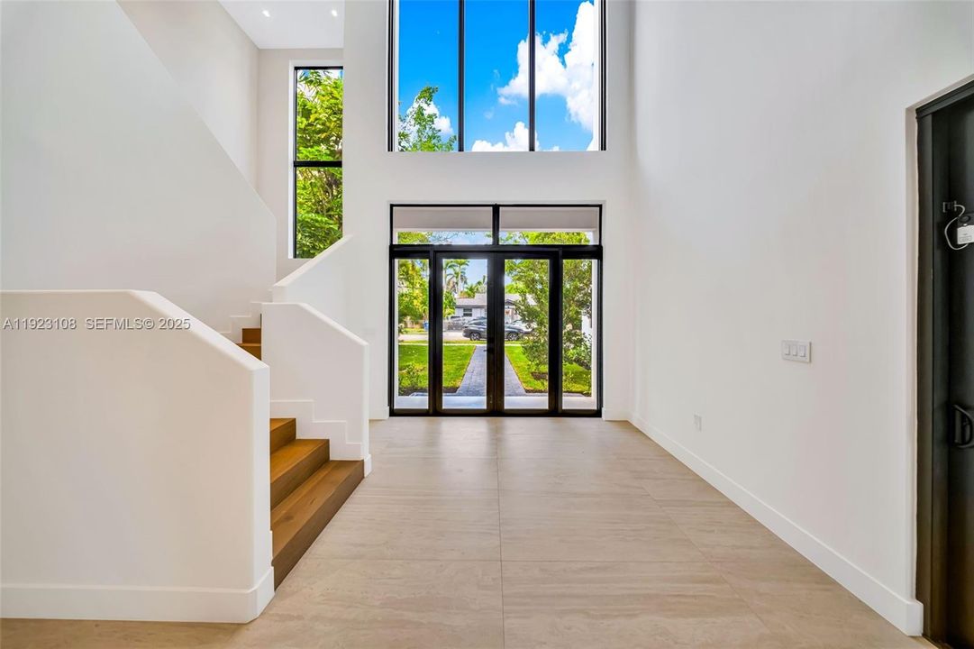 For Sale: $2,199,000 (5 beds, 4 baths, 3013 Square Feet)