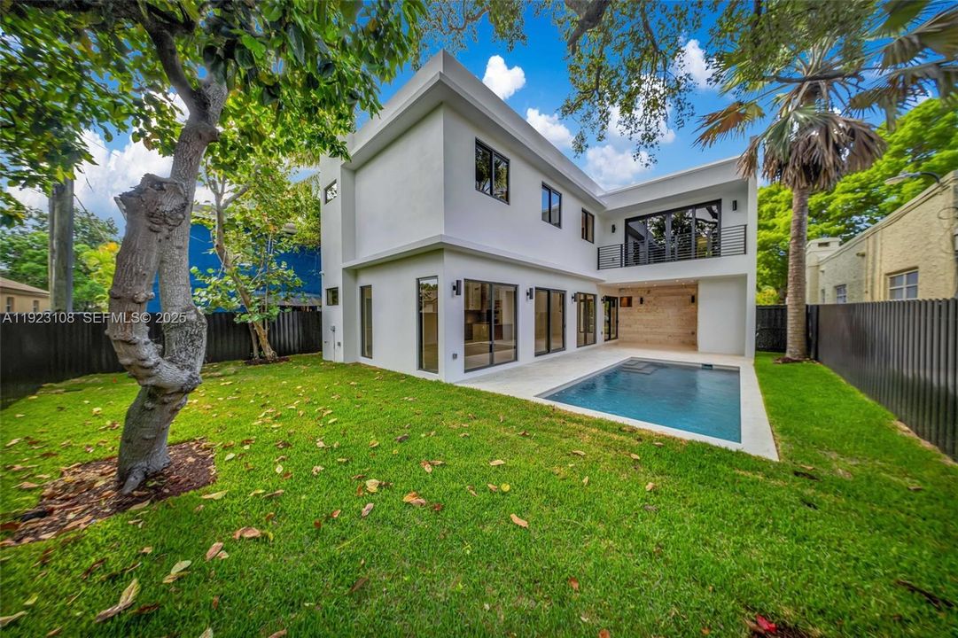 For Sale: $2,199,000 (5 beds, 4 baths, 3013 Square Feet)