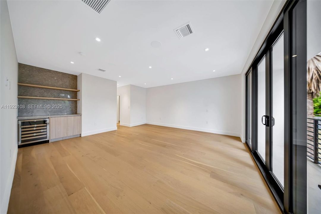 For Sale: $2,199,000 (5 beds, 4 baths, 3013 Square Feet)