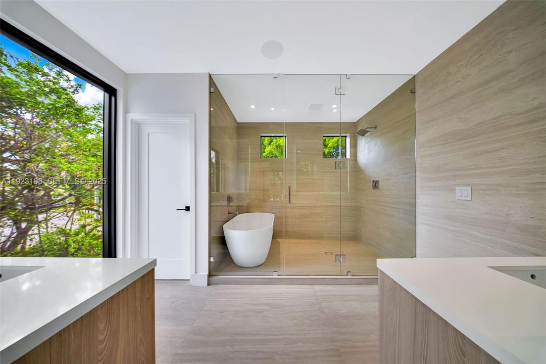 For Sale: $2,199,000 (5 beds, 4 baths, 3013 Square Feet)