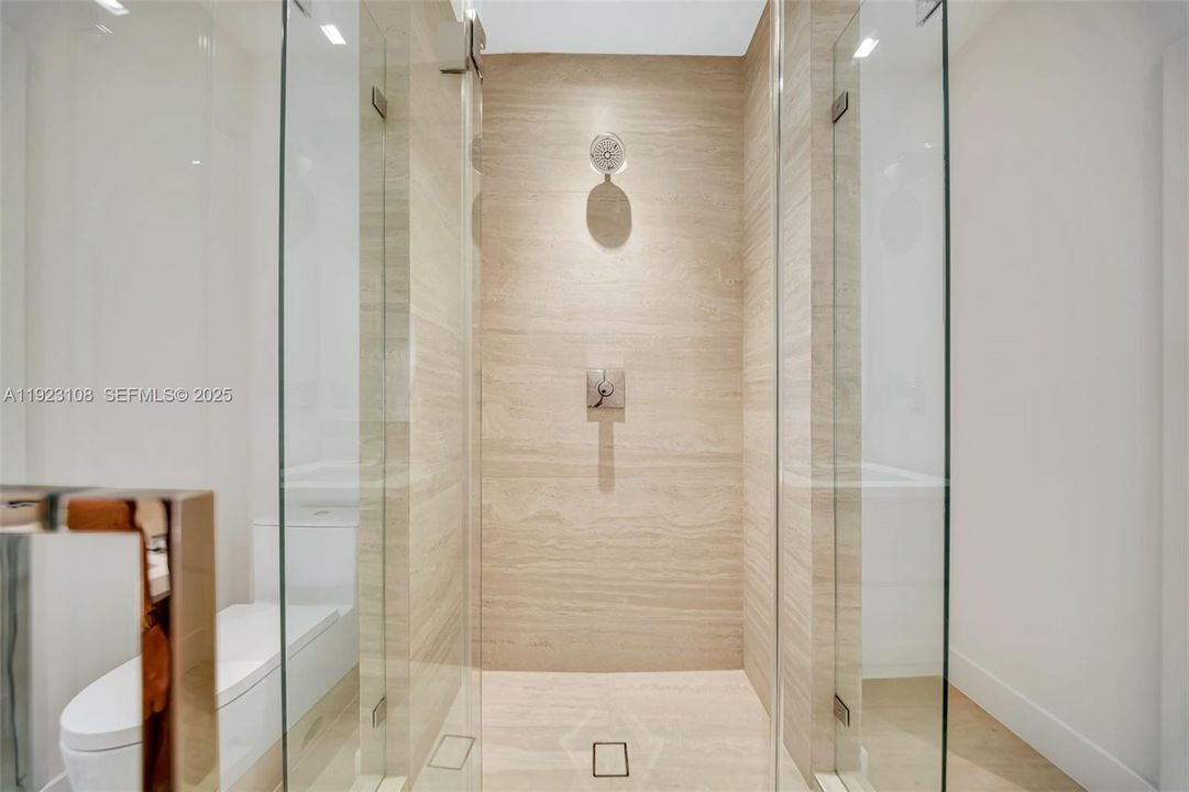 For Sale: $2,199,000 (5 beds, 4 baths, 3013 Square Feet)