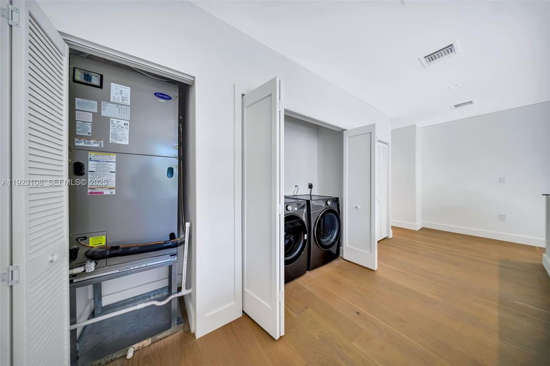 For Sale: $2,199,000 (5 beds, 4 baths, 3013 Square Feet)