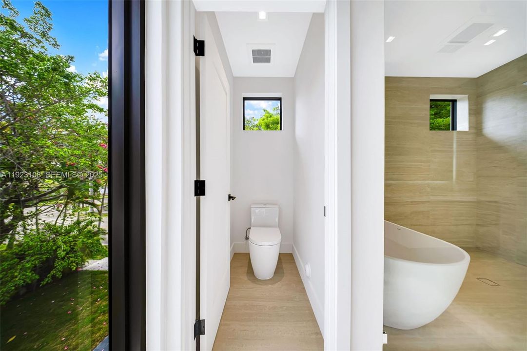 For Sale: $2,199,000 (5 beds, 4 baths, 3013 Square Feet)