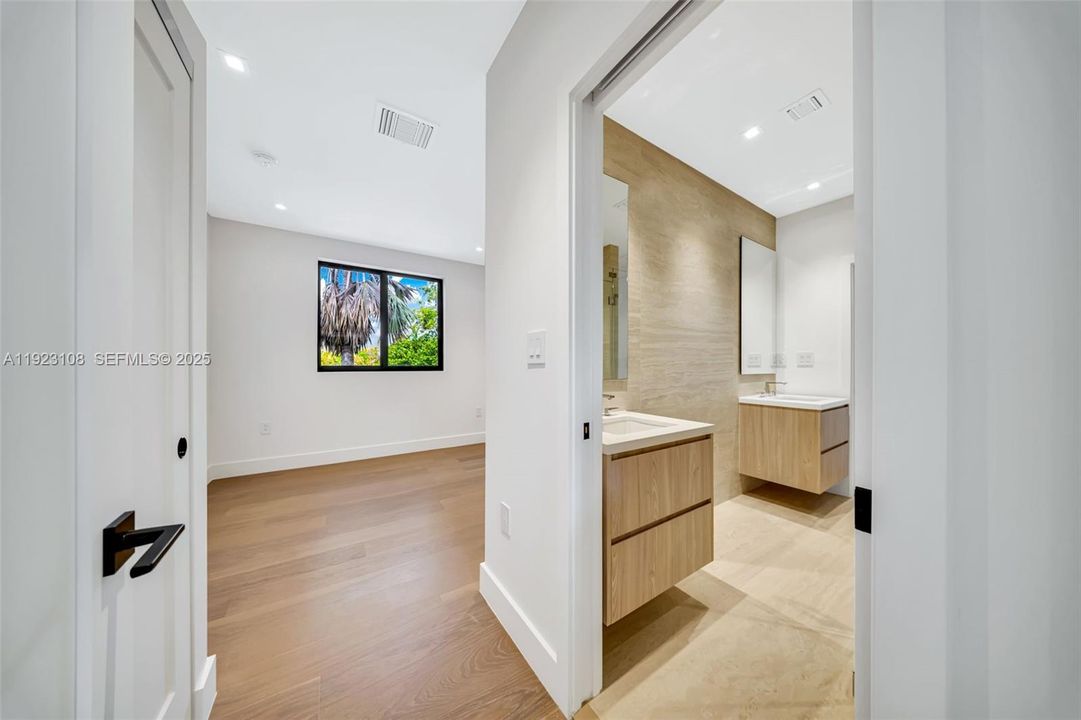 For Sale: $2,199,000 (5 beds, 4 baths, 3013 Square Feet)