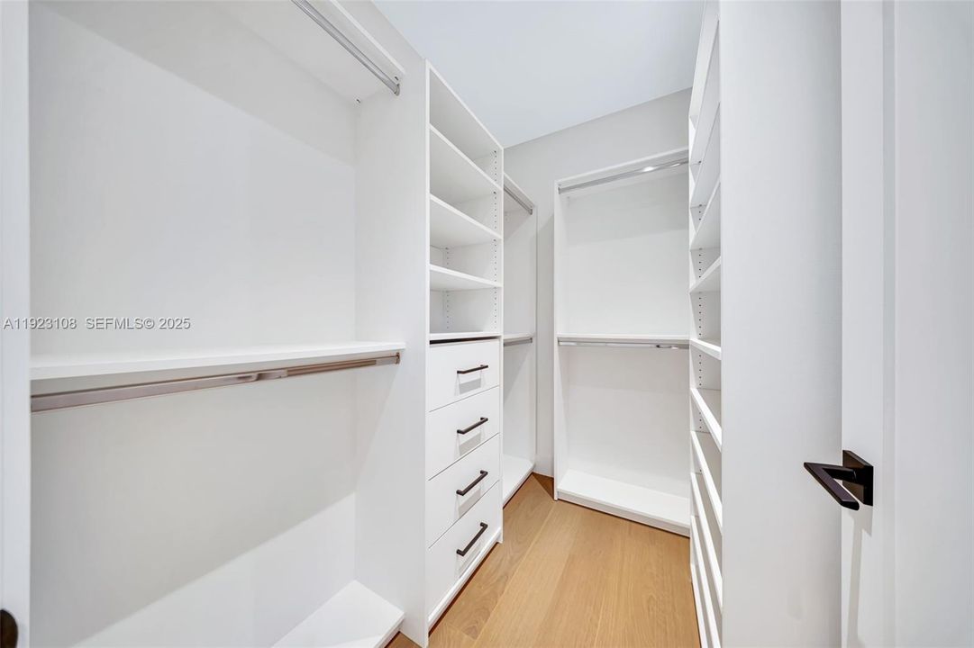 For Sale: $2,199,000 (5 beds, 4 baths, 3013 Square Feet)