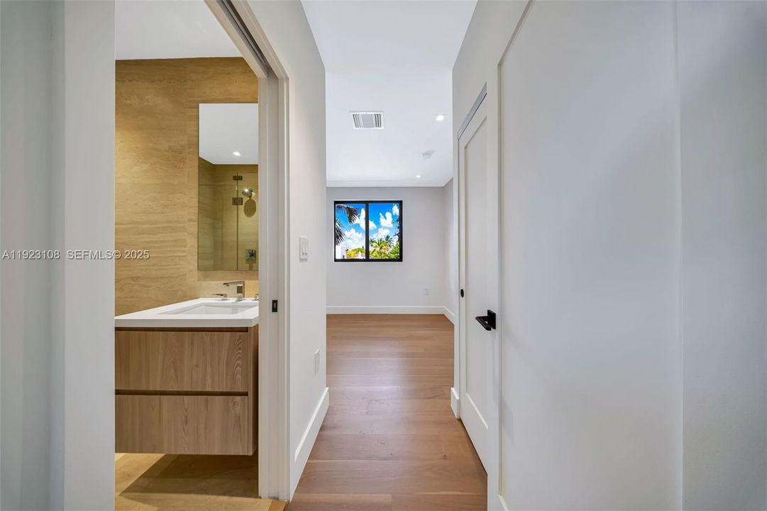 For Sale: $2,199,000 (5 beds, 4 baths, 3013 Square Feet)