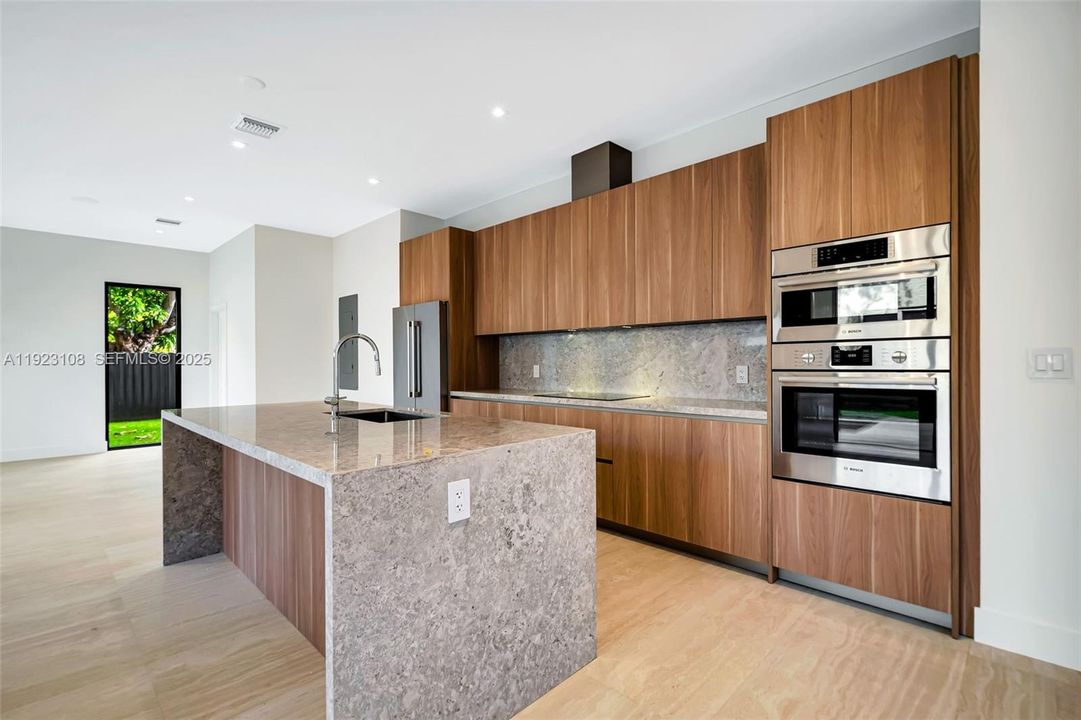 For Sale: $2,199,000 (5 beds, 4 baths, 3013 Square Feet)