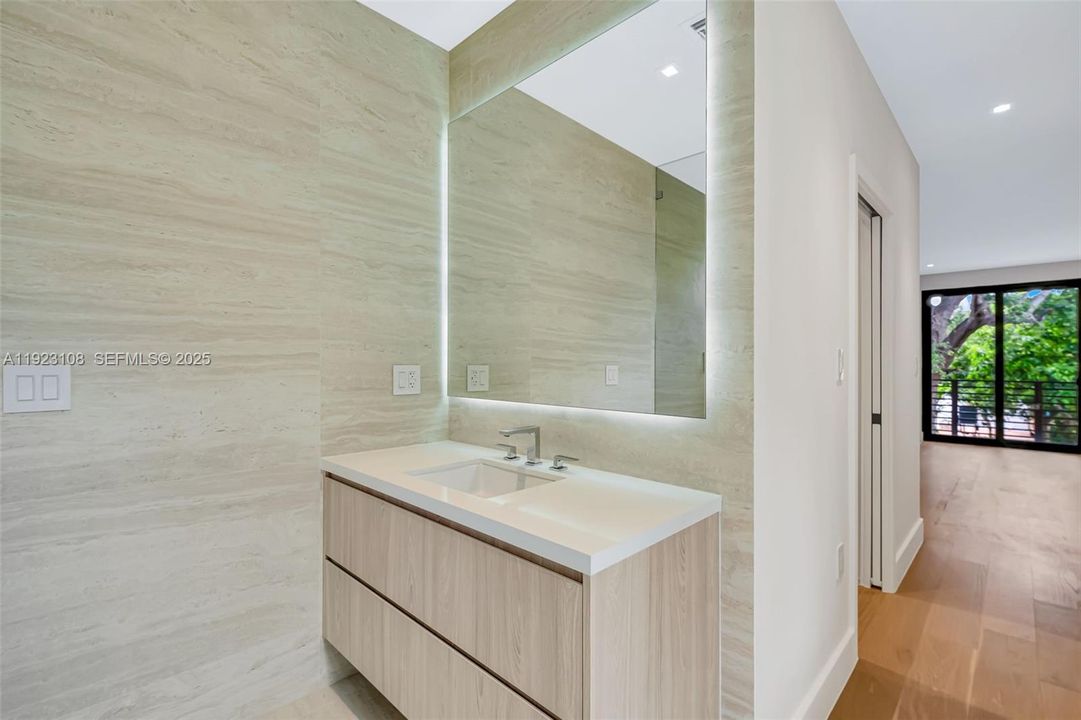 For Sale: $2,199,000 (5 beds, 4 baths, 3013 Square Feet)